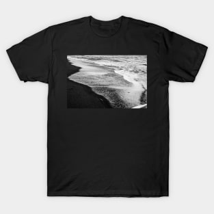 Black White Noir Ocean Tide Waves on Sandy Beach T-Shirt